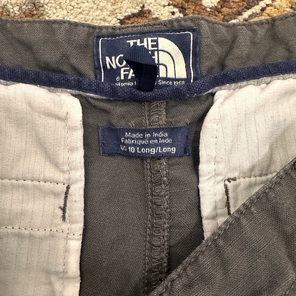 The North Face Grey Shorts Size 10 long - Picture 5 of 7